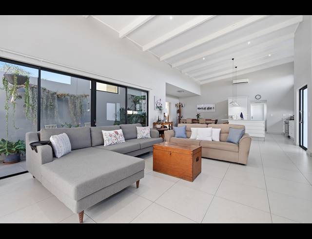 4 BEDROOM HOUSE FOR SALE IN PALM LAKES ESTATE